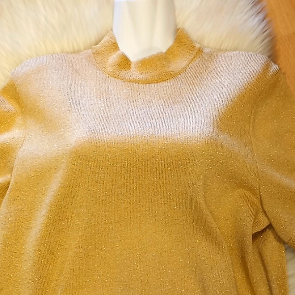 St. John Basics Gold Lurex Sparkly Short Sleeved Sweater - Picture 10 of 12
